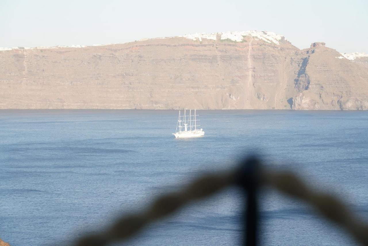 Oinos Luxury Suites Caldera Oia  Exterior photo