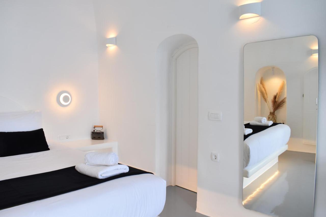 Oinos Luxury Suites Caldera Oia  Exterior photo