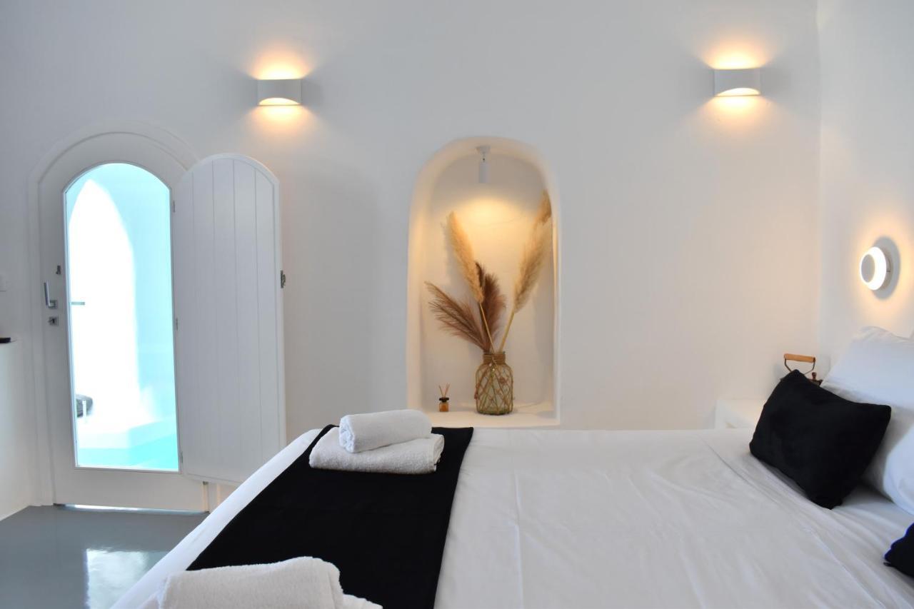 Oinos Luxury Suites Caldera Oia  Exterior photo